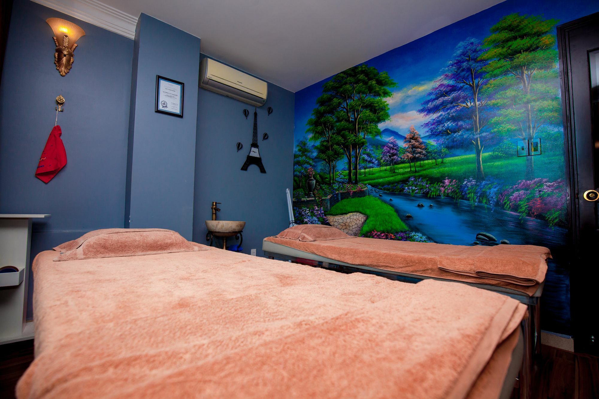 Tuong Vy Hotel Ho Chi Minh City Exterior photo